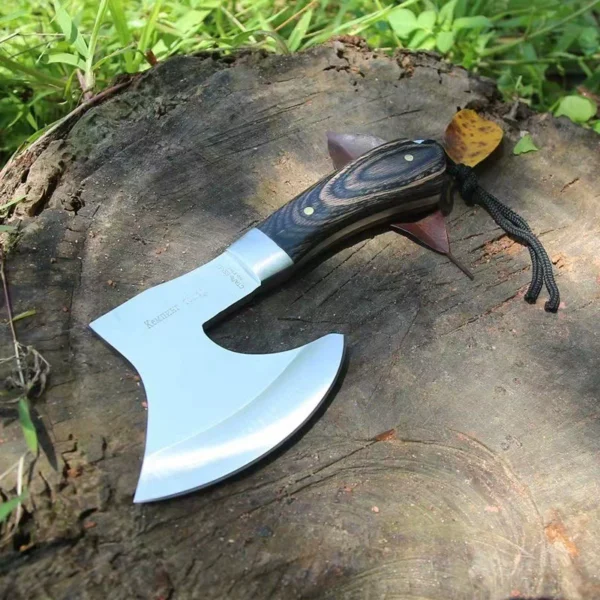 Tragbares taktisches Axtwerfen aus Edelstahl mit farbigem Holzgriff – leichtes Outdoor-Verteidigungswerkzeug